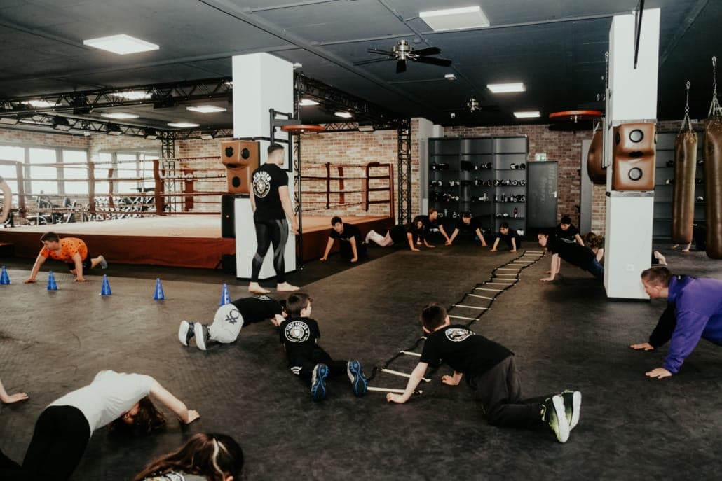 Koordinationstraining in der Sportschule Fırat Arslan